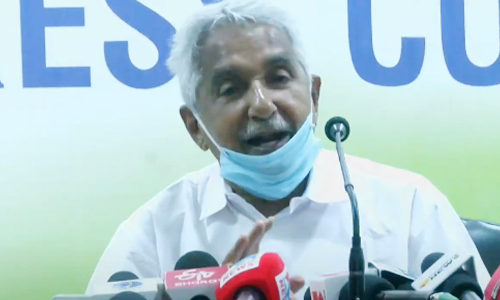 നികുതി കുറയ്ക്കാതെ സര്‍ക്കാര്‍ അസത്യം പ്രചരിപ്പിക്കുന്നു -ഉമ്മന്‍ ചാണ്ടി