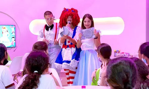 കളിച്ച് ചിരിച്ച് ക്രാഫ്റ്റ് പഠിപ്പിക്കാൻ ലൂനയും കൂട്ടാളികളും കളിച്ച് ചിരിച്ച് ക്രാഫ്റ്റ് പഠിപ്പിക്കാൻ ലൂനയും കൂട്ടാളികളും