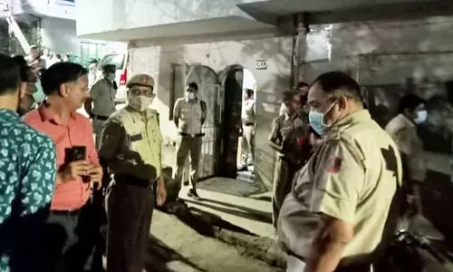 ഫ്ളാറ്റ് ഗ്യാസ് ചേംബറാക്കി ആത്മഹത്യ;  കണ്ടെടുത്തത് വിചിത്ര ആത്മഹത്യാകുറിപ്പ്