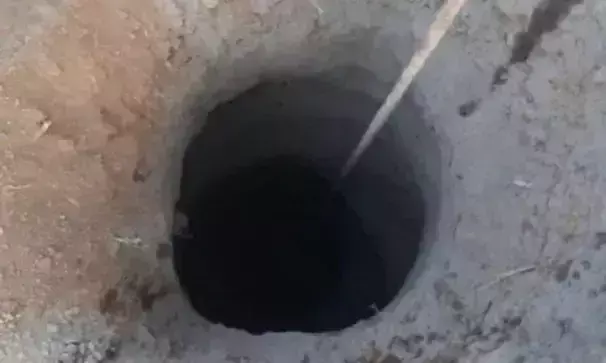 മധ്യപ്രദേശിൽ രണ്ടുവയസുകാരി 300 അടി താഴ്ചയുള്ള കുഴൽ കിണറിൽ വീണു