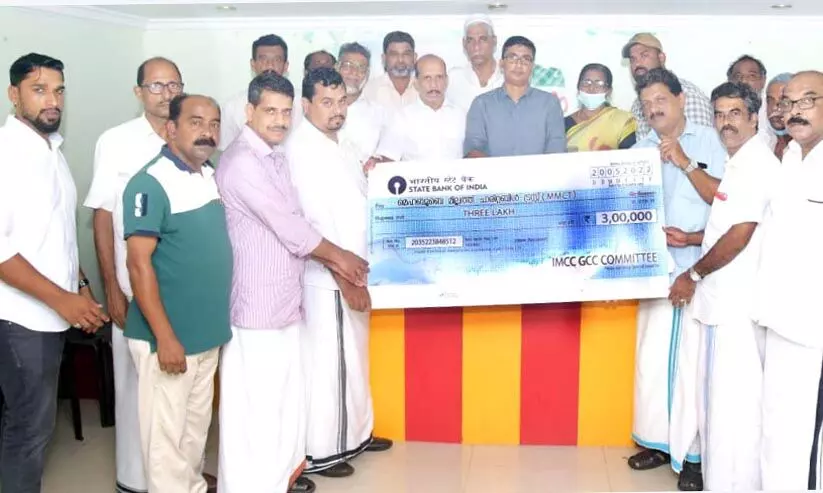 ഐ.എം.സി.സി സമാഹരിച്ച തുക കൈമാറി ഐ.എം.സി.സി സമാഹരിച്ച തുക കൈമാറി