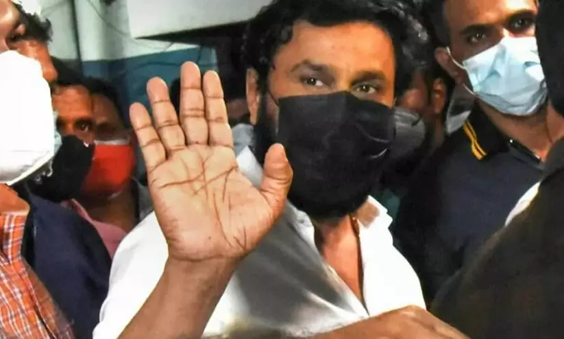 ദിലീപിനുവേണ്ടി ഉന്നതതല രാഷ്ട്രീയ ഇടപെടൽ, കേസ് അട്ടിമറിക്കാൻ ശ്രമം; ആക്രമിക്കപ്പെട്ട നടി ഹൈകോടതിയിൽ ദിലീപിനുവേണ്ടി ഉന്നതതല രാഷ്ട്രീയ ഇടപെടൽ, കേസ് അട്ടിമറിക്കാൻ ശ്രമം; ആക്രമിക്കപ്പെട്ട നടി ഹൈകോടതിയിൽ