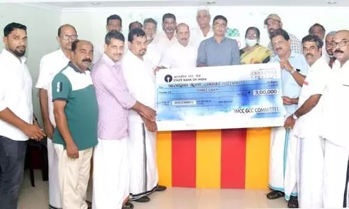 ഐ.​എം.​സി.​സി സ​മാ​ഹ​രി​ച്ച തു​ക കൈ​മാ​റി