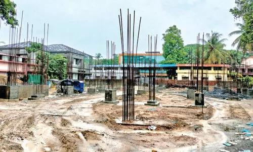 പയ്യന്നൂരിലെ കോടതി സമുച്ചയ നിർമാണം ഇഴയുന്നു പയ്യന്നൂരിലെ കോടതി സമുച്ചയ നിർമാണം ഇഴയുന്നു