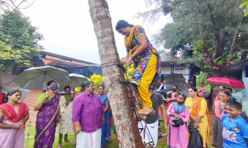 വനിതകൾക്ക് തെങ്ങുകയറ്റ പരിശീലനം