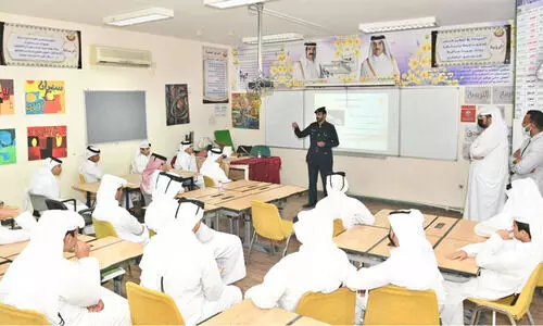 വിദ്യാർഥികൾക്ക് റോഡ്​ സുരക്ഷ ബോധവത്കരണ ക്ലാസുകൾ