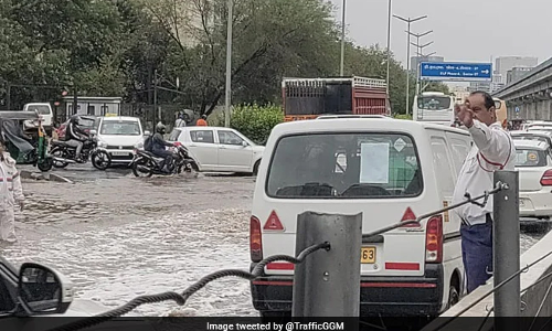 ശക്തമായ മഴക്ക്  സാധ്യത: ജീവനക്കാർ വീട്ടിൽ നിന്ന് ജോലി ചെയ്യട്ടെയെന്ന് ഗുരുഗ്രാം ഭരണകൂടം