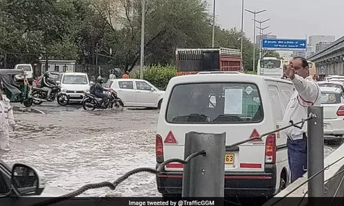 ശക്തമായ മഴക്ക്  സാധ്യത: ജീവനക്കാർ വീട്ടിൽ നിന്ന് ജോലി ചെയ്യട്ടെയെന്ന് ഗുരുഗ്രാം ഭരണകൂടം
