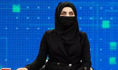 താലിബാന്‍ ഉത്തരവിന് പിന്നാലെ മുഖം മറച്ച് വനിതാ ടി. വി അവതാരകർ