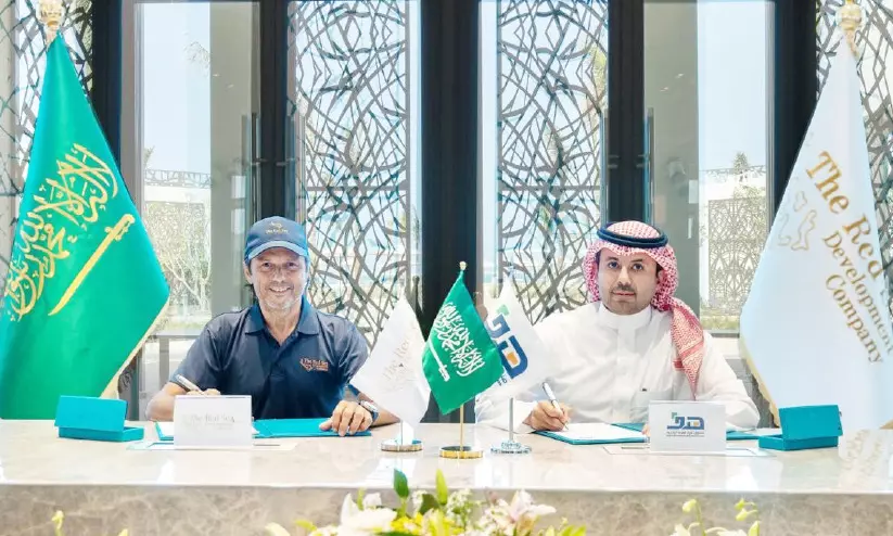 സ്വദേശികൾക്ക് തൊഴിൽ പരിശീലനം: ഹദഫും റെഡ്സീ കമ്പനിയും കരാറൊപ്പിട്ടു സ്വദേശികൾക്ക് തൊഴിൽ പരിശീലനം: ഹദഫും റെഡ്സീ കമ്പനിയും കരാറൊപ്പിട്ടു