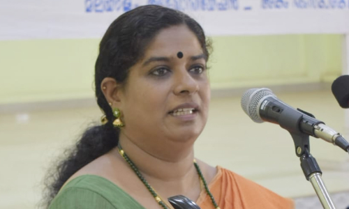 ആ കാറങ്ങ് മേടിച്ചു കൊടുത്താൽ പ്രശ്നം തീരുമായിരുന്നല്ലോ എന്നൊരു പരിഹാര നിർദ്ദേശം ഗ്രൂപ്പിൽക്കണ്ട ഞെട്ടൽ മാറിയിട്ടില്ല