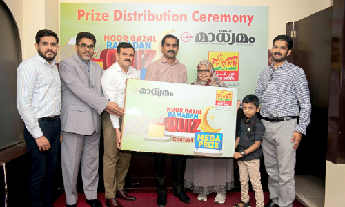 നൂർ ഗസൽ റമദാൻ ക്വിസ്: മെഗാ സമ്മാനം കൈമാറി