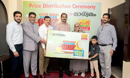 നൂർ ഗസൽ റമദാൻ ക്വിസ്: മെഗാ സമ്മാനം കൈമാറി