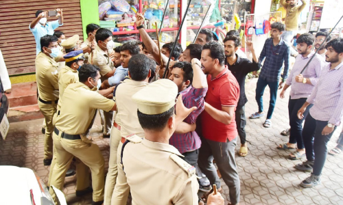 പ്ര​കൃ​തി​വി​രു​ദ്ധ പീ​ഡ​ന​ം; ട്യൂഷൻ സെന്ററിലേക്ക് മാർച്ച്‌