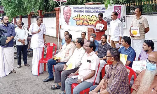 ജീവിച്ചിരിക്കുമ്പോൾ അഴീക്കോടിനെ ഇല്ലാതാക്കാൻ ശ്രമിച്ചവർ മരിച്ചിട്ടും അദ്ദേഹത്തെ ഭയക്കുന്നു -ബാലചന്ദ്രൻ വടക്കേടത്ത്