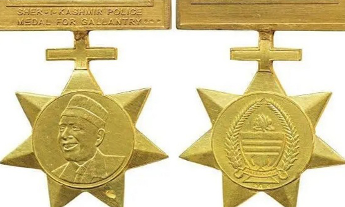 പൊലീസ് മെഡലിൽ നിന്ന് ഷെയ്ഖ് അബ്ദുല്ലയുടെ ചിത്രം നീക്കം ചെയ്ത് കാശ്മീർ