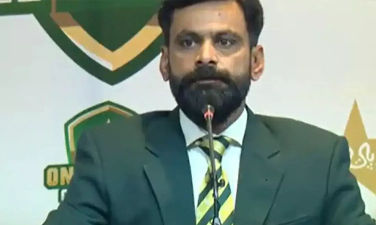 ലാഹോറിലെ പമ്പുകളിൽ പെട്രോളില്ല, എ.ടി.എമ്മുകളിൽ പണവും; വിമർശനവുമായി ക്രിക്കറ്റ് താരം മുഹമ്മദ് ഹഫീസ്