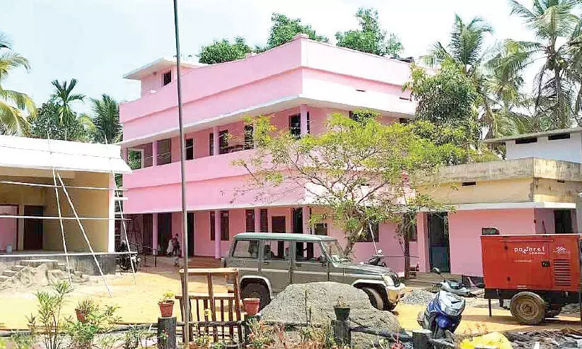 അടച്ചുപൂട്ടലില്നിന്ന് മികവിന്റെ കേന്ദ്രമായി എടക്കഴിയൂര് ജി.എല്.പി സ്കൂള് അടച്ചുപൂട്ടലില്നിന്ന് മികവിന്റെ കേന്ദ്രമായി എടക്കഴിയൂര് ജി.എല്.പി സ്കൂള്