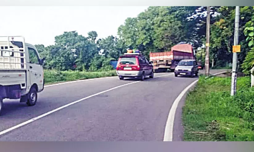 അന്തർ സംസ്ഥാനപാതയിൽ ജീവനെടുത്ത് വളവുകൾ: റോഡ് വികസനം അനിശ്ചിതത്വത്തിൽ