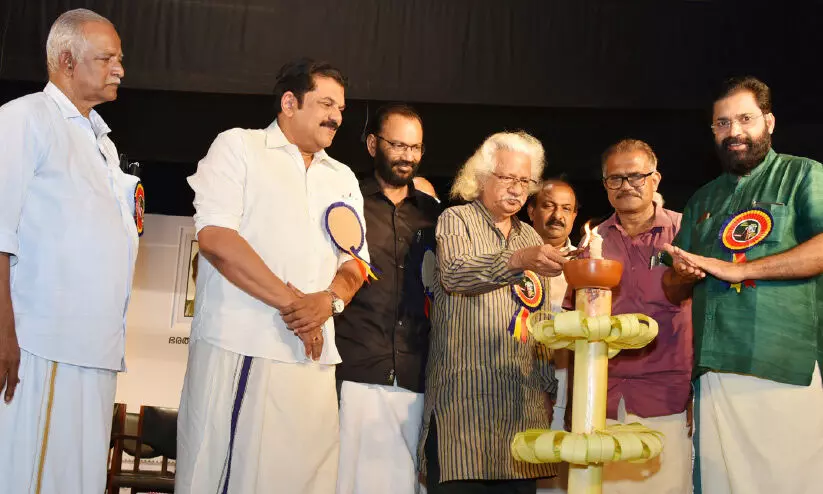 നാടകത്തിന്റെ വളര്ച്ചയില് ഗ്രന്ഥശാലാസംഘത്തിന് വലിയ പങ്ക് -അടൂർ നാടകത്തിന്റെ വളര്ച്ചയില് ഗ്രന്ഥശാലാസംഘത്തിന് വലിയ പങ്ക് -അടൂർ