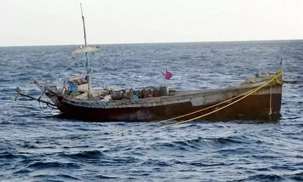 പാകിസ്താനി മത്സ്യ ബന്ധന ബോട്ട് ഉപേക്ഷിക്കപ്പെട്ട നിലയിൽ; കച്ചിൽ തിരച്ചിൽ ഊർജിതമാക്കി ബി.എസ്.എഫ് പാകിസ്താനി മത്സ്യ ബന്ധന ബോട്ട് ഉപേക്ഷിക്കപ്പെട്ട നിലയിൽ; കച്ചിൽ തിരച്ചിൽ ഊർജിതമാക്കി ബി.എസ്.എഫ്