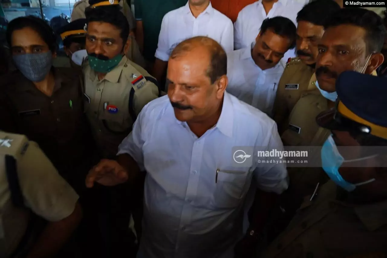 പി.സി. ജോർജിന് എസ്കോർട്ട് പോയ വാഹനമിടിച്ച് വഴിയാത്രക്കാരന് പരിക്ക് പി.സി. ജോർജിന് എസ്കോർട്ട് പോയ വാഹനമിടിച്ച് വഴിയാത്രക്കാരന് പരിക്ക്