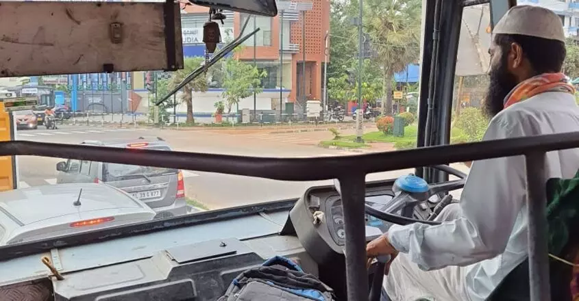 പ്രചാരണം തെറ്റിദ്ധാരണ പരത്താൻ; ഡ്രൈവർ ധരിച്ചിരുന്നത് ശരിയായ യൂനിഫോമെന്ന് കെ.എസ്.ആർ.ടി.സി പ്രചാരണം തെറ്റിദ്ധാരണ പരത്താൻ; ഡ്രൈവർ ധരിച്ചിരുന്നത് ശരിയായ യൂനിഫോമെന്ന് കെ.എസ്.ആർ.ടി.സി