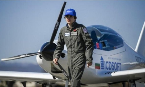 ലോകത്തെ പ്രായംകുറഞ്ഞ പൈലറ്റ് ഒമാനിൽ എത്തുന്നു