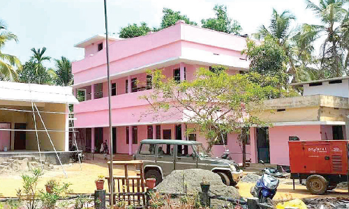 അ​ട​ച്ചു​പൂ​ട്ട​ലി​ല്‍നി​ന്ന് മി​ക​വിന്‍റെ കേ​​ന്ദ്ര​മാ​യി​ എ​ട​ക്ക​ഴി​യൂ​ര്‍ ജി.​എ​ല്‍.​പി സ്കൂ​ള്‍