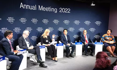 ലോ​ക സാ​മ്പ​ത്തി​ക​ഫോ​റ​ത്തി​ൽ പ​​ങ്കെ​ടു​ത്ത്​ ലു​ലു മേ​ധാ​വി​ക​ൾ