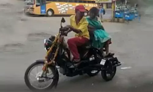 ഭാര്യക്ക് നടുവേദന; 90000 രൂപയുടെ മോപഡ് വാങ്ങി നൽകി യാചകൻ