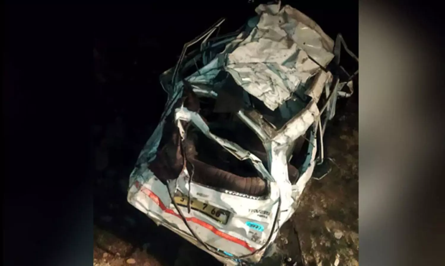 കശ്മീരിൽ വാഹനാപകടം: സൈനികനുൾപ്പെടെ ഒമ്പത് മരണം