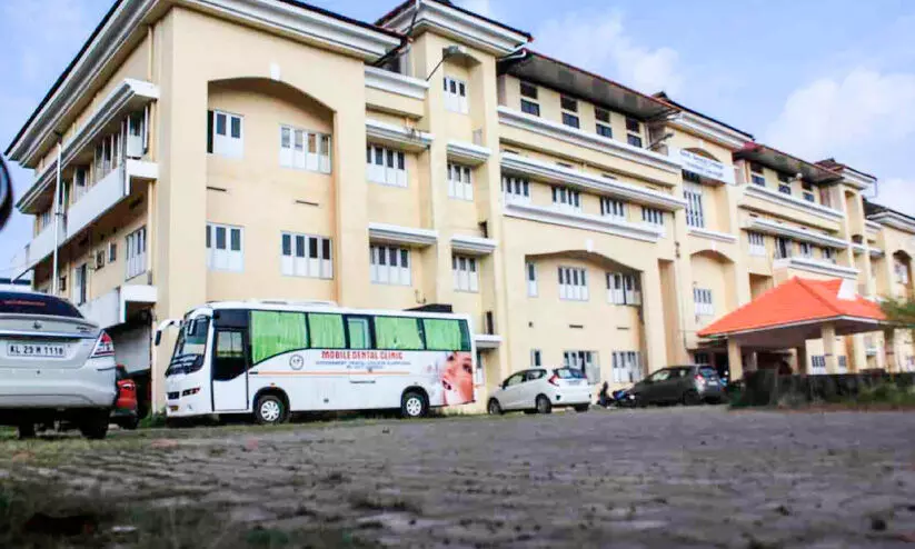 അസൗകര്യങ്ങളില് വീര്പ്പ് മുട്ടി ആലപ്പുഴ ഡെന്റല് കോളജ് വിദ്യാർഥികള് അസൗകര്യങ്ങളില് വീര്പ്പ് മുട്ടി ആലപ്പുഴ ഡെന്റല് കോളജ് വിദ്യാർഥികള്