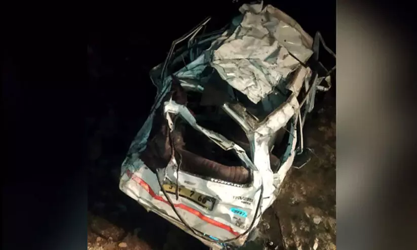 കശ്മീരിൽ വാഹനാപകടം: സൈനികനുൾപ്പെടെ ഒമ്പത് മരണം കശ്മീരിൽ വാഹനാപകടം: സൈനികനുൾപ്പെടെ ഒമ്പത് മരണം