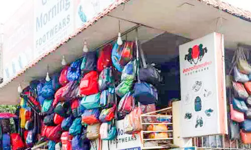 സ്കൂൾ വിപണി: പഠനോപകരണങ്ങൾക്ക് തീവില