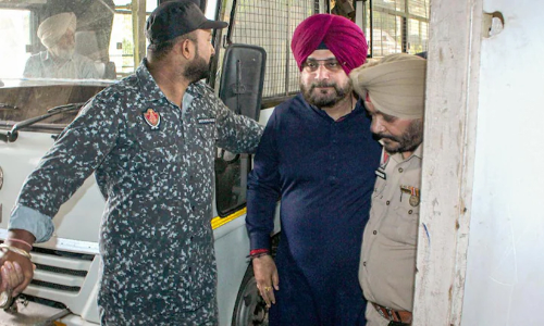 പട്യാല ജയിലിൽ 90 രൂപ ദിവസ കൂലിയിൽ ക്ലർക്കായി സിദ്ദു