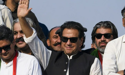 സമരം അവസാനിപ്പിച്ച് ഇംറാൻ ഖാൻ; ആറ് ദിവസത്തിനുള്ളിൽ തെരഞ്ഞെടുപ്പ് പ്രഖ്യാപിച്ചില്ലെങ്കിൽ കൂടുതൽ പ്രതിഷേധങ്ങൾ നേരിടേണ്ടി വരുമെന്ന് മുന്നറിയിപ്പ്