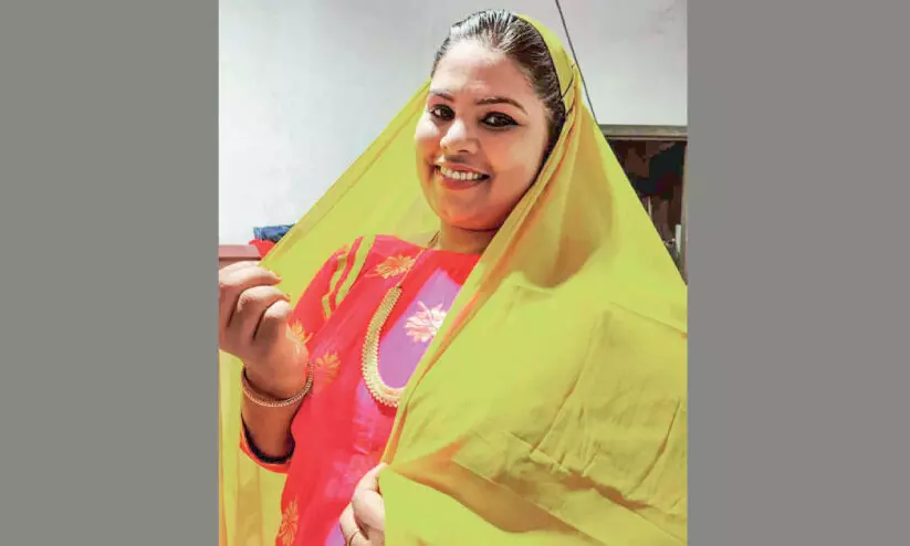 നിലമ്പൂർ ആയിശയുടെ വേഷപ്പകർച്ചയുമായി സിർദാര നിലമ്പൂർ ആയിശയുടെ വേഷപ്പകർച്ചയുമായി സിർദാര