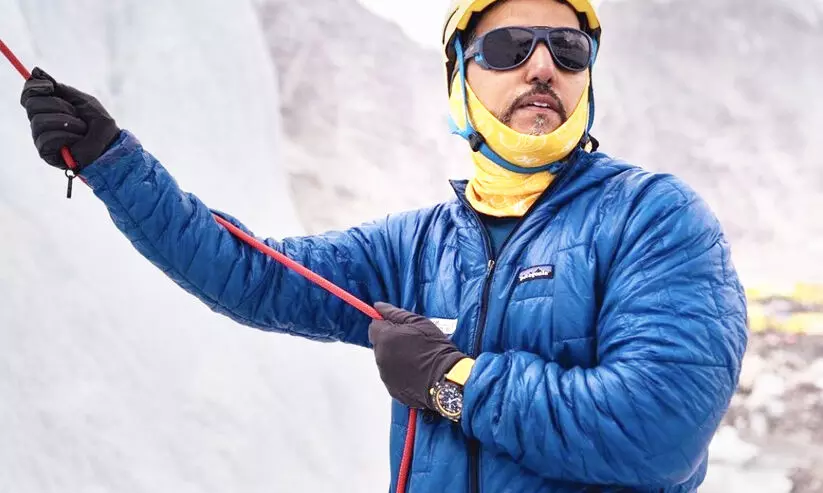 എ​വ​റ​സ്​​റ്റ്​ കീ​ഴ​ട​ക്കി​യ സ്വ​ദേ​ശി​ക്ക്​ കാ​യി​ക​മ​ന്ത്രി​യു​ടെ അ​ഭി​ന​ന്ദ​നം