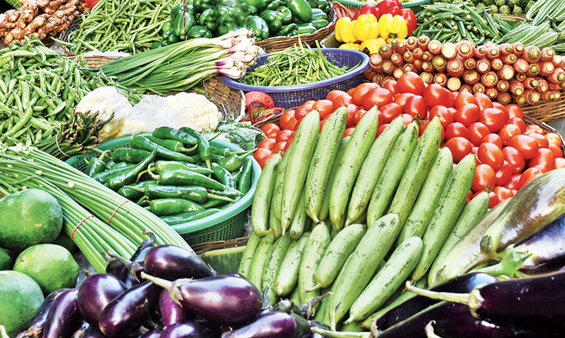 കുതിച്ചുയർന്ന് പച്ചക്കറി വില; ഹോർട്ടികോർപ്പിലും വില കൂടുതൽ, തീവില നാടൻ ഇനങ്ങൾക്ക് കുതിച്ചുയർന്ന് പച്ചക്കറി വില; ഹോർട്ടികോർപ്പിലും വില കൂടുതൽ, തീവില നാടൻ ഇനങ്ങൾക്ക്