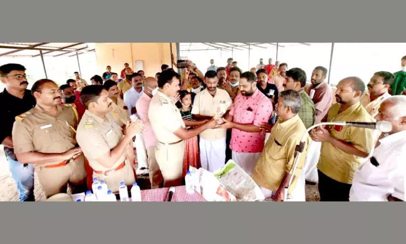 യുവാവി‍ന്‍റെ ജീവൻ രക്ഷിച്ച ഓട്ടോ ഡ്രൈവർമാർക്ക്​ ആദരം