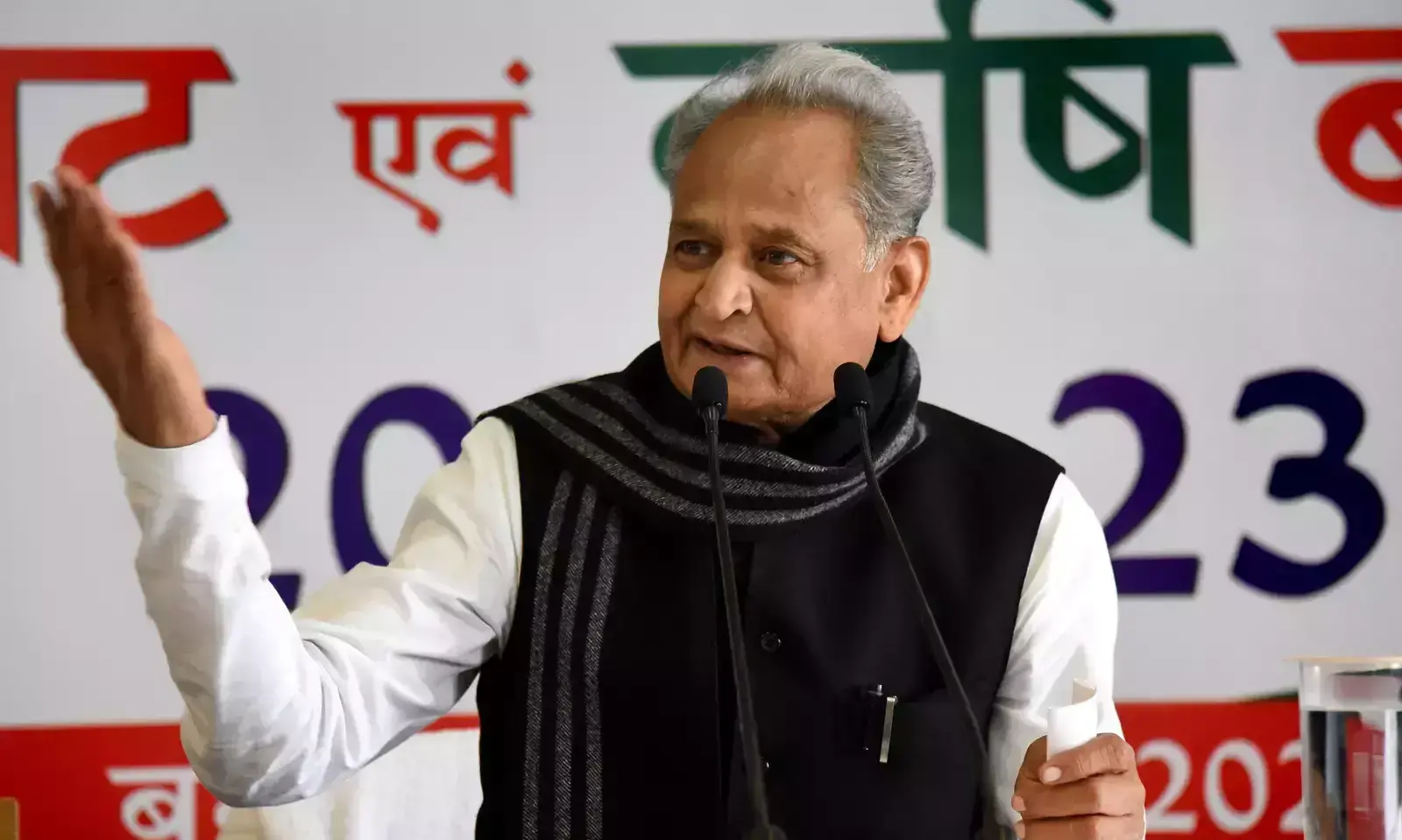 എല്ലാം ജോലി ഭാരത്തിൽ പറഞ്ഞത്; മന്ത്രി അശോക് ചാന്ദ്നയുടെ ട്വീറ്റ് തള്ളി രാജസ്ഥാൻ മുഖ്യമന്ത്രി എല്ലാം ജോലി ഭാരത്തിൽ പറഞ്ഞത്; മന്ത്രി അശോക് ചാന്ദ്നയുടെ ട്വീറ്റ് തള്ളി രാജസ്ഥാൻ മുഖ്യമന്ത്രി