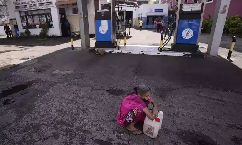 എണ്ണ ഇറക്കുമതിക്ക് സ്വകാര്യ കമ്പനികളെ അനുവദിക്കും -ശ്രീലങ്കൻ മന്ത്രി എണ്ണ ഇറക്കുമതിക്ക് സ്വകാര്യ കമ്പനികളെ അനുവദിക്കും -ശ്രീലങ്കൻ മന്ത്രി