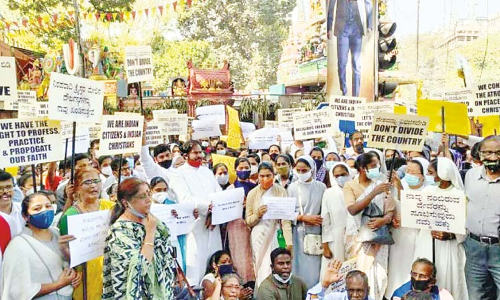 പാഠപുസ്തകത്തിലെ കർണാടകയും കർണാടകയിലെ പാഠങ്ങളും