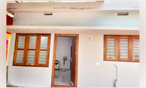 മുൻ പ്രവാസിക്ക്  കൈത്താങ്ങ് : ​നാരാ​യ​ണേ​ട്ട​ന് വീ​ടൊ​രു​ക്കി പ്ര​വാ​സി സാം​സ്കാ​രി​ക വേ​ദി