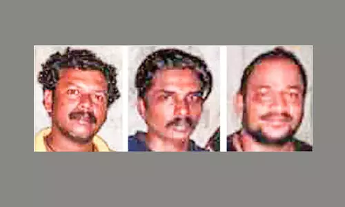 കായലിൽ വീണ യുവാവിനെ രക്ഷപ്പെടുത്തി മൂവർസംഘം