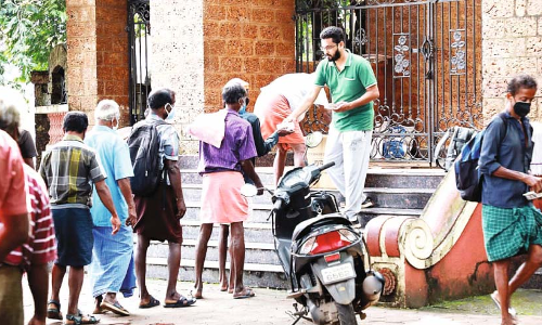 തെരുവ് ജീവിതങ്ങളുടെ ഹൃദയമൂട്ടി നിഖിൽ; ദൗത്യത്തിന് ഒരു വയസ്സ്