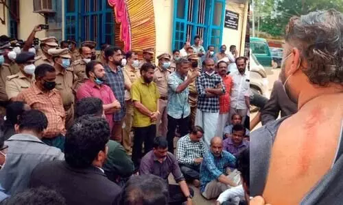 ആറ്റിങ്ങലിൽ പൊലീസ്-അഭിഭാഷക സംഘർഷം; ഉപരോധം, സി.ഐക്കെതിരെ നടപടി