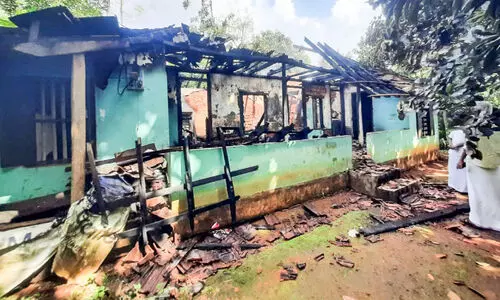 വീട്​ പൂർണമായും കത്തിനശിച്ചു; 15 ലക്ഷം നഷ്ടം