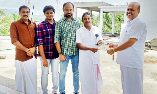 ജി​ദ്ദ ഖു​ലൈ​സ് കെ.​എം.​സി.​സി ഫ​ണ്ട് കൈ​മാ​റി